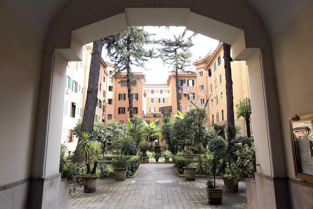Caracciolo Guest House Roma Esterno foto